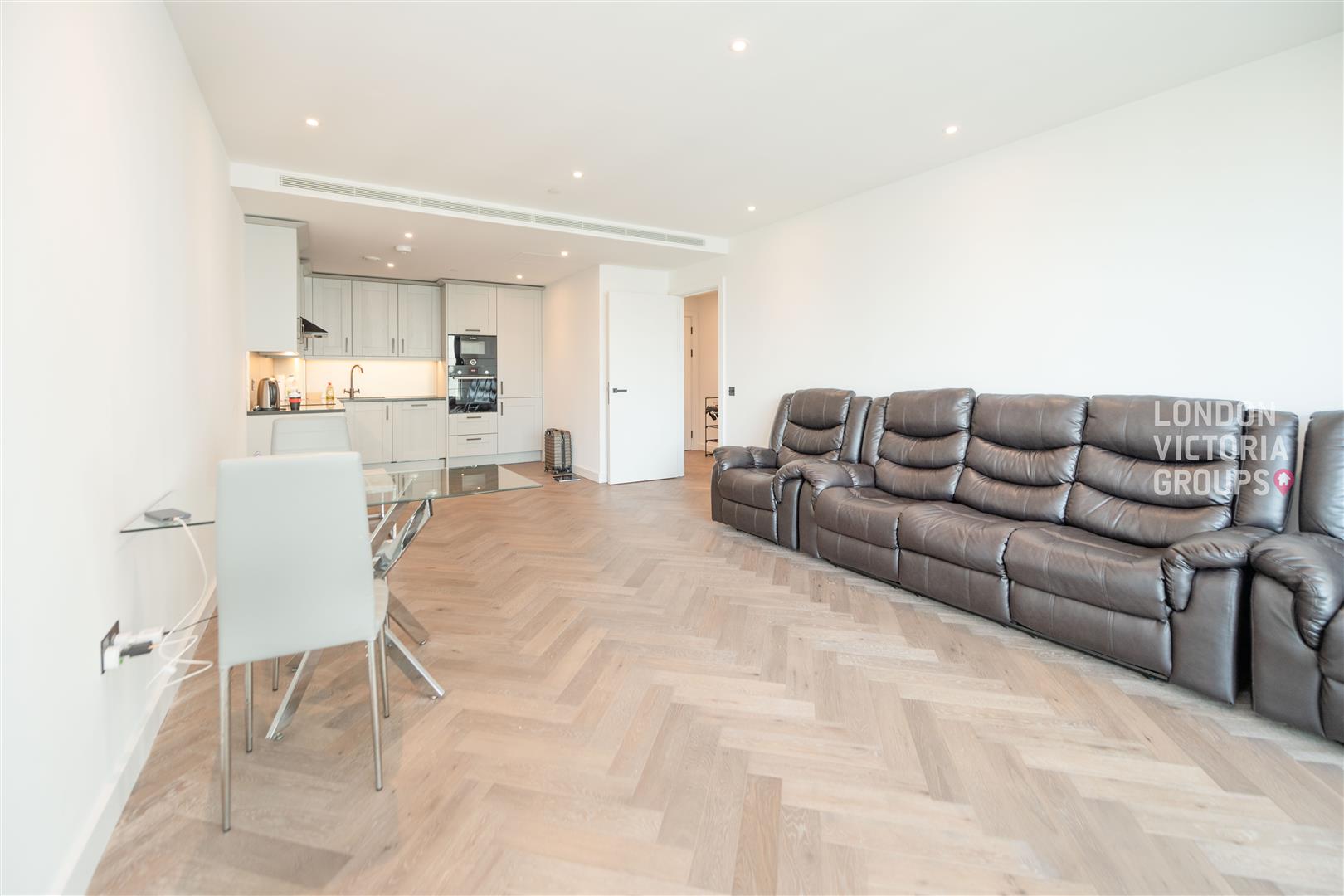 2 bed property in 3 Merino Gardens, LONDON